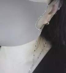 너무맘에들어요!! 귀걸이효과도있네요~! 빨아쓰니 편하고~색도 너무이쁘네요^^ 랜덤 스