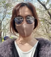 브라운은  컬러가  부드럽고  특이해  젤  애용하고있어요  밝운색옷에  하면  세련돼보