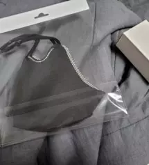 실제로보니 더 예쁘네요~^^  착용하면 모델분처럼은 아니더라두 예뻐요~!!