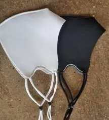 큐빅이 포인트로 화사하고 깔끔하고 단정해 보이네요
