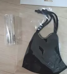 마스크 너무 예뻐요 착용해 보고 큐빅도 안떨어 지고 빨아도 모양 변형도 없다면 주위에