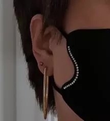 브라운하고 두개 구매했는데 무지 멋스럽고  예쁜데  이상한 냄새가 나서 두개만 쓸거같