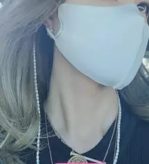 답답할줄알았는데 생각보다 편하네요 옆라인이 너무예뻐서 얼굴형도 예뻐보임ㅎ