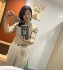 소재 촉감도 부드럽고 옆에 장식된 큐빅 아주아주 이쁘요~ 
