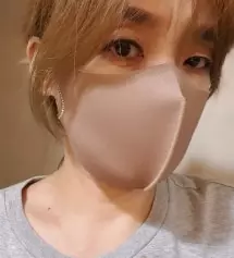 사이즈는 스트링으로 조절할수 있어서 좋고 색상도 예쁘네요 답답하거나 숨쉴때 달라붙