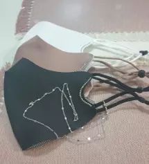 계속 무지마스크 쓰고다니다가 이번에 큐빅마스크로 주문했어요. 받자마자 세탁해서 쓰