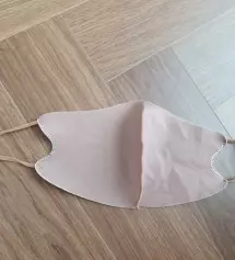 너무  이뻐요  큐빅이 반짝반짝 빛나서 얼굴이 더 돋보이네요
