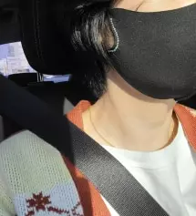 블랙,베이지,화이트 다 맘에 들어요 얼굴도 작아보이게 해주는것같아요^^ 다들 예쁘다고