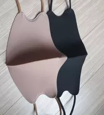 반짝 반짝 턱선으로 포인트가 되고 턱라인도 가늘어보여서 여성스럽고 좋아요.무엇보다