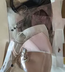 얼굴이 작아 보여서 넘 좋아요 블랙은 기본이구 나머지 색감도 다 넘 이쁘네요 옷에 따