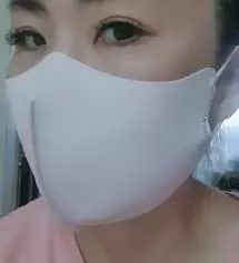 얼굴이 작아 보여서 넘 좋아요 블랙은 기본이구 나머지 색감도 다 넘 이쁘네요 옷에 따