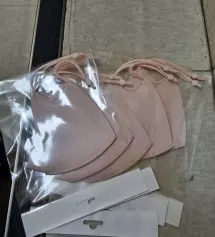 핑크컬러 은은하면서 큐빅 포인트 있어서 이뻐요~~이쁘게 잘하고 다닐게요~