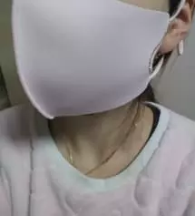 핑크색상  너무 진하지  않고 연핑크색상이어서 더 고급스럽고 부담스럽지 않아요
