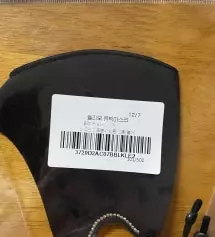 요즘 겨울되니 블랙 자주손이가요 블랙은 넘 시크하구요마스크줄이랑하면 정말 반짝반짝