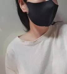 블랙은 아묻다 이네요넘 잘쓰고있고 얼굴이 샤프해보여서 넘 좋아요~~