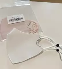 친구가 선물로 검정색과 베이지 색을 줬는데 너무 편하고 좋아서 이 마스크 쓴 이후론 