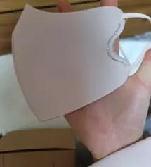 색깔이 너무 예쁘네요. 연핑크에 큐빅도 이뻐요. 끈조절이 되어서 편리해요.