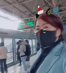 기능성으로  숨쉬기가 편하고 너무 이쁜 디자인
