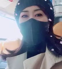 기능성으로  숨쉬기가 편하고 너무 이쁜 디자인
