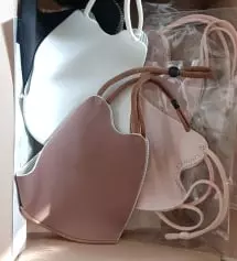 큐빅이 있어 예쁩니다.
