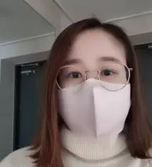 핑크색이라 얼굴이 환해보이면서 화사해보여 봄에 끼고나가면 좋을 것 같아요. 