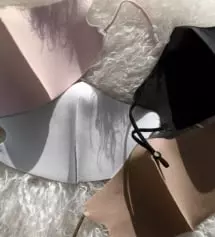 네가지 컬러다주문했는데 안이쁜 색이없네요 옷스타일에 맞춰 쓰기딱이네요 바이러스99