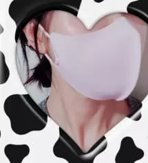 핑크색이 연하네요
