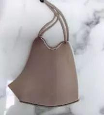 판매할때마다 쟁이고 나눠주고 있어요
