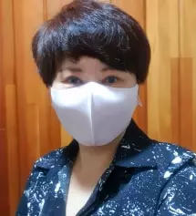 다른 색은 이미 구매해놓은게 있어서 핑크만 사봤는데 얼굴 화사해 보이고 이쁩니다. 연