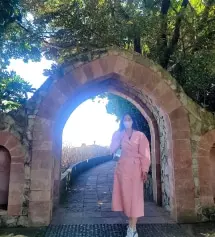 쨍하지 않고 연핑크여서 촌스럽지 않고 은은하고, 은근히 여성스러워요^^ 큐빅 포인트 