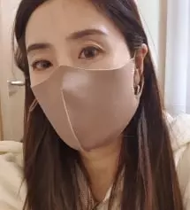 마스크는 역시 줄로그입니다 지인들이 다들 이뿌다고 난리입니다 튼튼하고 큐빅도 안빠