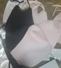 피부에 닿는 느낌이 부드럽고 호흡하기도 편안해요
