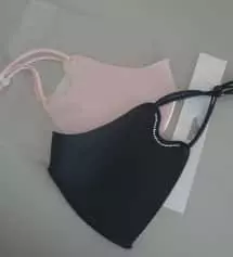 부드럽고 크기도 넉넉하고 착용감이 좋으니요~ 역시 검정이 진리!! 