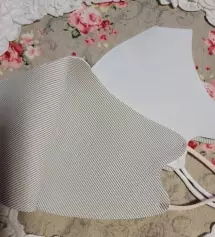 화사하니 가볍고 편하고 예뻐요~^^사이즈 조절도 맘대로 되고  화장품 묻을까 걱정했는