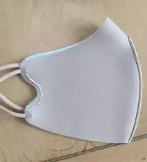 정말 고급스럽고 예뻐요. 옆 큐빅이 얼굴을 더 예쁘게 만들어주네요~