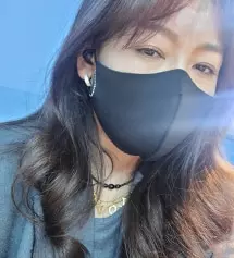 늘~~~~이마스크만 착용해요.요번에 다시구맸어요.이쁘고 넘 편해서요.마스크에 큐빅 참