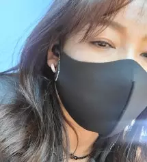늘~~~~이마스크만 착용해요.요번에 다시구맸어요.이쁘고 넘 편해서요.마스크에 큐빅 참