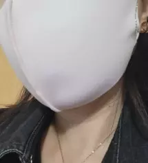 아주 여리여리 예쁜핑크죠!~^^ 주로 블랙많이 하지만 시커멓게(?)입었을때 느므 컴컴해