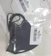 블랙마스크에 반짝이는 큐빅은 진리네요~ 뭔가 안꾸몄어도 꾸민것같고 얼굴라인이 이뻐