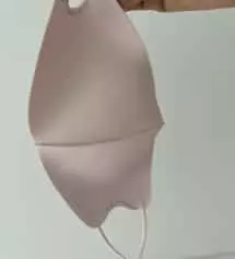 큐빅이 사이드에 있어서 정면에서 대화할 땐 큐빅이 안보여요 그래서 일반 마스크와 별