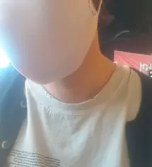 디자인도 이쁘고 길이 조절부분도 잘 되어 있어서 재 구매했어요 그리고 옆면 보석이 신