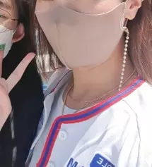 핑크, 블랙, 화이트 세컬러 주문해봤어요. 마스크하면 예뻐 보이고 숨쉬기 편해 좋아요