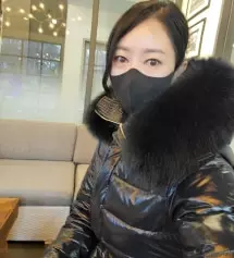 얼굴을 작아 보이게 하는것 같아요. 계속 구매하서 쓰는 마스크입니다.