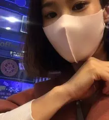 예쁘고 사용감도 좋아여^^ 빨아쓰기도 편하고 끈조절이 되니 흘러내지지도 않네요~