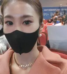 귀앞에 큐빅라인이 여성스러움을 더해줍니다^^ 블랙또 이쁘고 사용에 만족스럽습니다