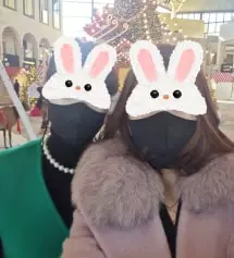 마스크 판매 할때마다 구입해요 ㅎ 여기저기 하나씩 나눠주면 없네요.  정말오래쓰고 편