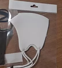 화이트는 처음 구입해보네요 큐빅마스크 애용하고 있어요 숨쉬기 좋고 세탁하기도 좋아