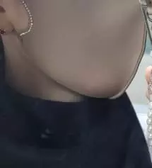 브라운이 블랙보다 조금더큰거같아요ᆢ처음나올때도느꼈는데ᆢ지금도 그런거같네요ㅜ블