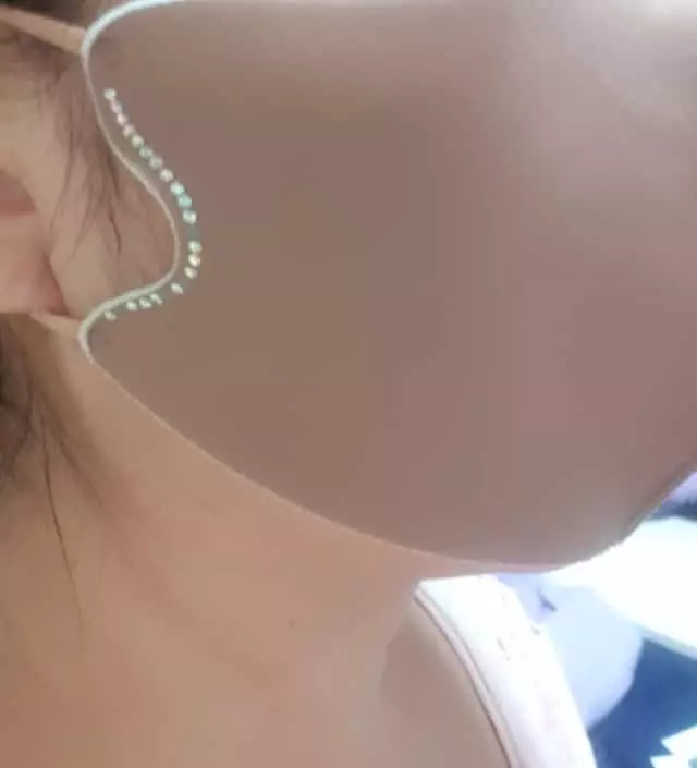 늘 쓰던 마스크인데 브라운색깔이 마니 없어져서 가격도 너무 저렴해서 삿어요 마스크는