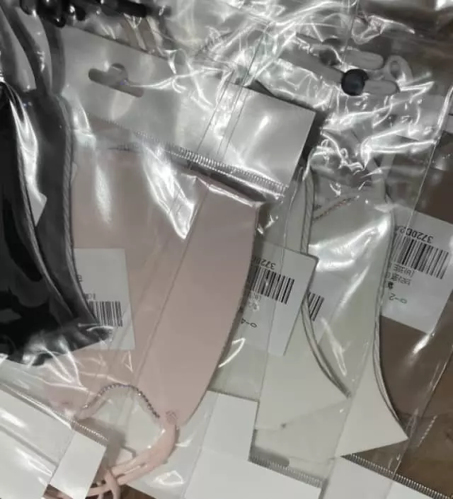 마스크가 이렇게 이쁠일인가요 ㅎ 큐빅같은건 안좋아하는데 이리이뿐수가